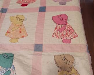 Vintage Sunbonnet Sue Quilt, approx 71" x 75"