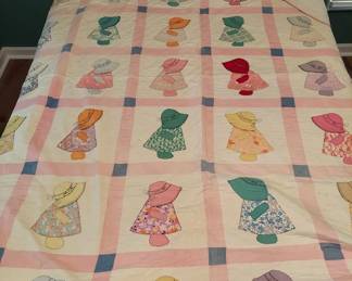 Vintage Sunbonnet Sue Quilt, approx 71" x 75"