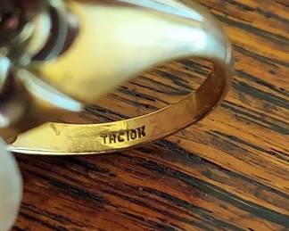Gold Ring, Vintage, Marked 10K 7g total weight, Size approximately 10.75