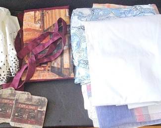 Assorted Linens, Placemats, and Fabric Pieces Mixed Lot