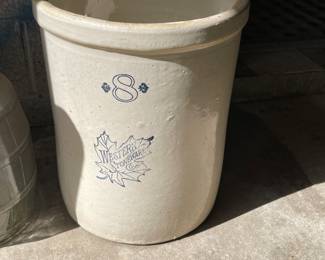 Very nice 8 gallon crock 