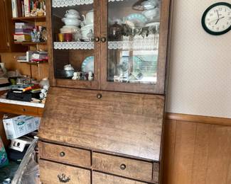 Nice china cabinet