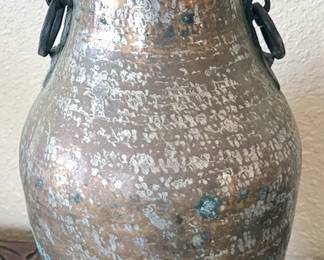 Metal urn