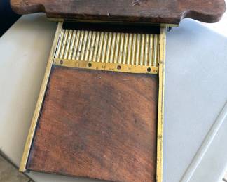 Victorian-era pharmaceutical pill roller