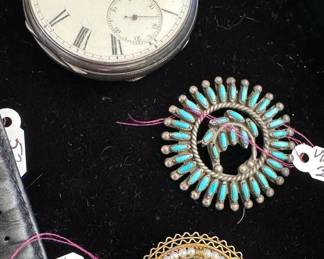 Pocketwatch, brooches