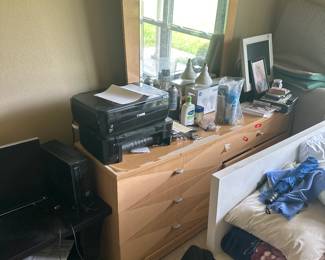 Dresser with drawers
$100 or OBO
