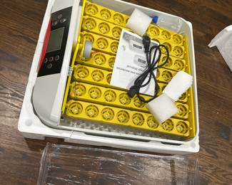 Brand new incubator $100