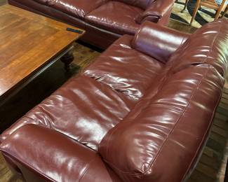Leather couch in excellent condition!
$400 or OBO
