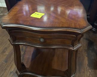 Beautiful coffee table
We have 4 of them