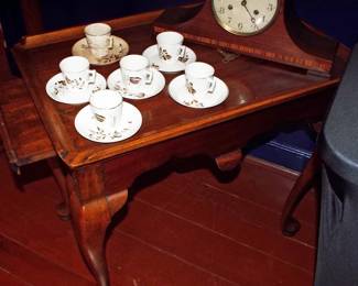 VINTAGE MAHOGANY TEA TABLE W/ CANDLE HOLDER PULLOUTS