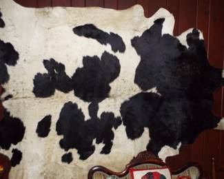 FULL SIZE BLACK AND WHITE COWHIDE RAW EDGE