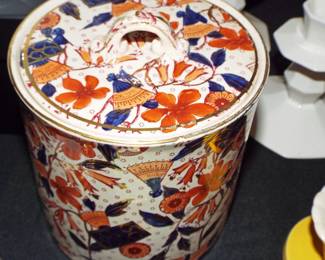 ANTIQUE JAPANESE MEIJI PERIOD IMARI TEA CADDY WITH LID