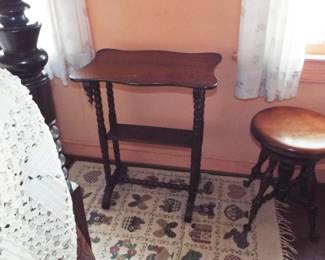 ANTIQUE SMALL TRESTLE TABLE WITH TURNED POSTS SHAPED TOP WITH DROPPED PENDANTS