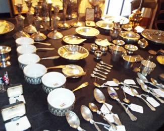 NUMEROUS STERLING SILVER AND SILVERPLATE ITEMS