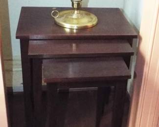 VINTAGE THREE STACKING MAHOGANY FEDERAL DESIGN TABLES