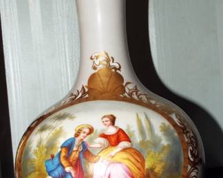 LARGE VINTAGE IN THE STYLE OF LIMOGES LOVERS PAINTED PORCELAIN VASE