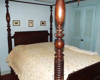ANTIQUE ¾ HEAVY SCREW TURNED 4 POSTER CANOPY BED & MATTRESS