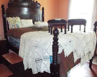 ANTIQUE AMERICAN VICTORIAN ¾ BED HEAVILY CARVED MAHOGANY POSTS BED & MATTRESS WITH MANY CROCHET SPREADS AND ANTIQUE 19TH C. KASHMIR PAISLEY WOOL PIANO SCARF