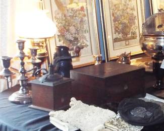 VINTAGE COLONIAL WILLIAMSBURG ROBERT FURBER FRUIT & FLOWER PRINTS WITH DOFFEE GRINDER AND ANTIQUE WOODEN LAP DESK