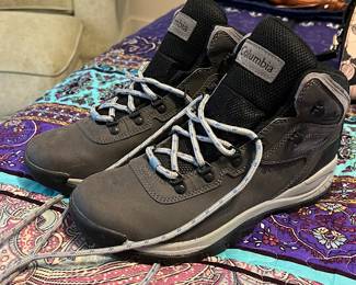 Columbia hiking boots size 9.5