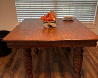 Antique Oak Squaew Table