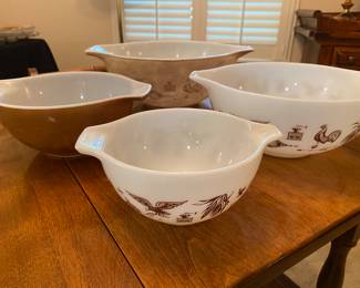 Pyrex bowl set - large bowl has lots of color loss. Small bowls in great condition. 