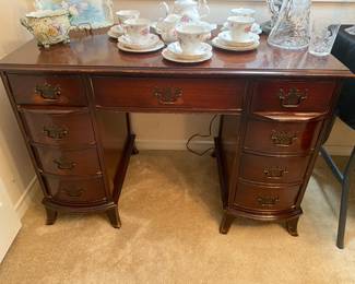 Very nice mahogany desk 