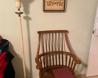 Wonderful Sprague & Carleton style Windsor side chair, antique floor lamp 