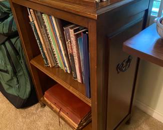Very nice little bookshelf 