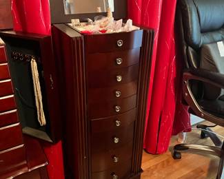 Jewelry box