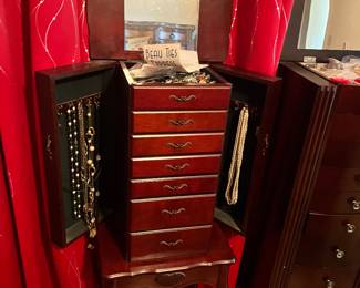 Jewelry box