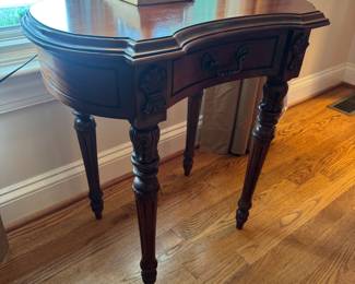 Georgian Style 1 Drawer Side Table (15"D x 25"W x 25"H)