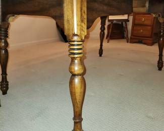 Virginia House dining table with 6 chairs and 1 leaf