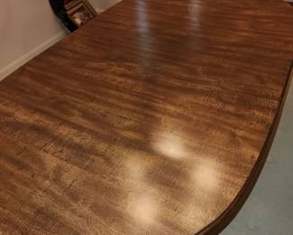 Virginia House dining table with 6 chairs and 1 leaf