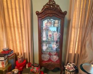 Small Display Cabinet very pretty!