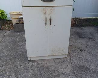 Metal kitchen cabinet - circa 60s/70s