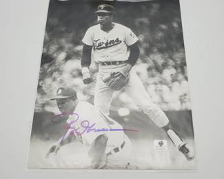 723 Signed baseball Photo