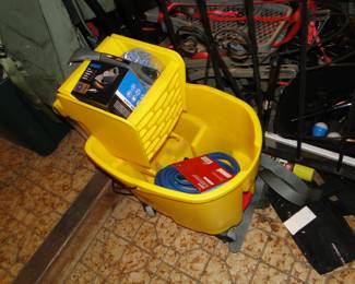 Wash bucket for floors