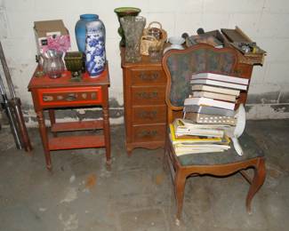 Small pieces of furniture, vases