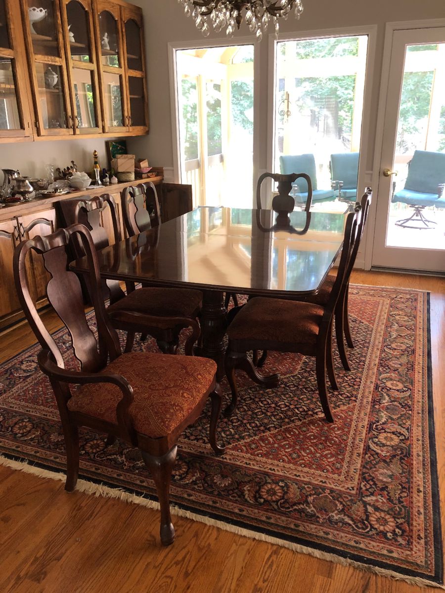 Gorgeous Dining Table with Chairs