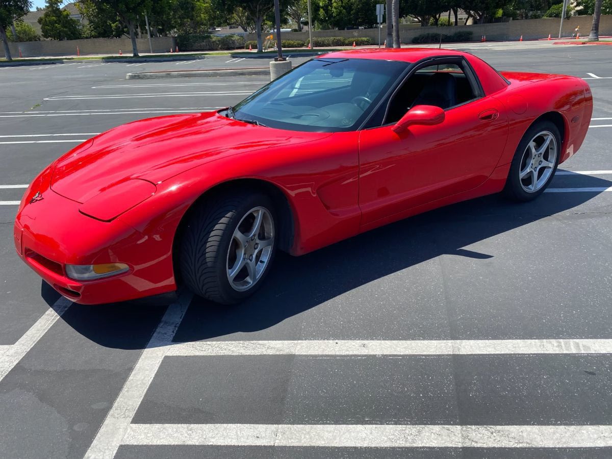 2000 Corvette asking 13,900 obo