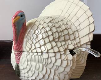 Turkey covered serving bowl