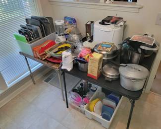 kitchenware including Oster bread machine, Keurig coffee maker; vintage Keystone food chopper