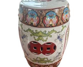Lot 126
Chinese Porcelain Garden Stool/Seat