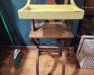 ANTIQUE HIGHCHAIR
