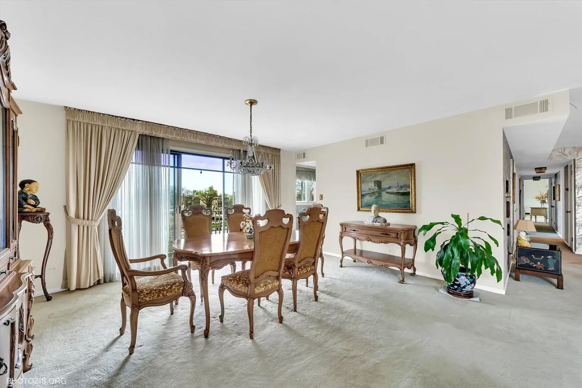 Dining room table, 6 chairs, sideboard and china cabinet