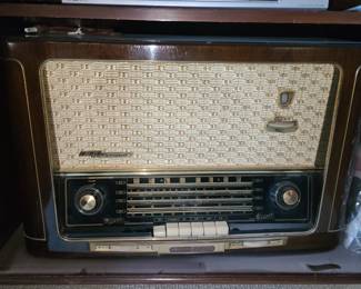 Antique Grundig Radio model 3045. In working condition. $ 500