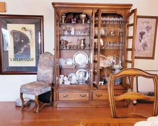 $200 cabinet Saturday 