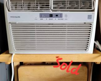 $40-SAT... Air conditioner. (Works)