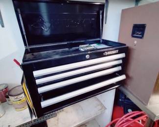 EXCELLENT CONDITION HUSKY CHEST